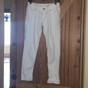 White denim pants